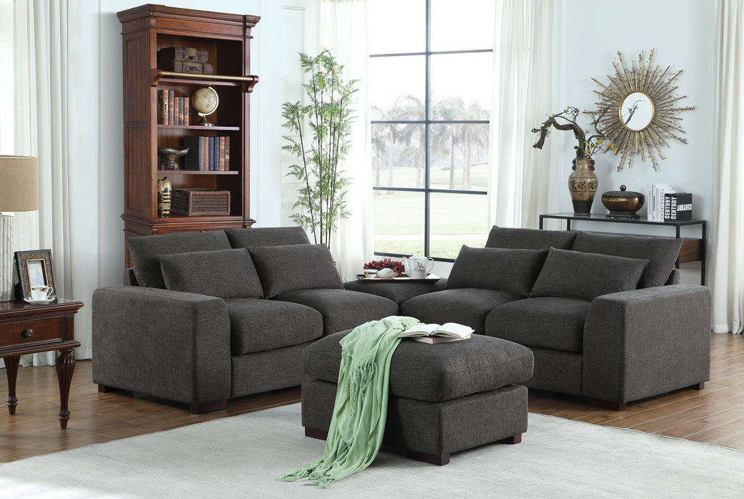 Tatman - Linen Blend Sectional With 2 Ottomans